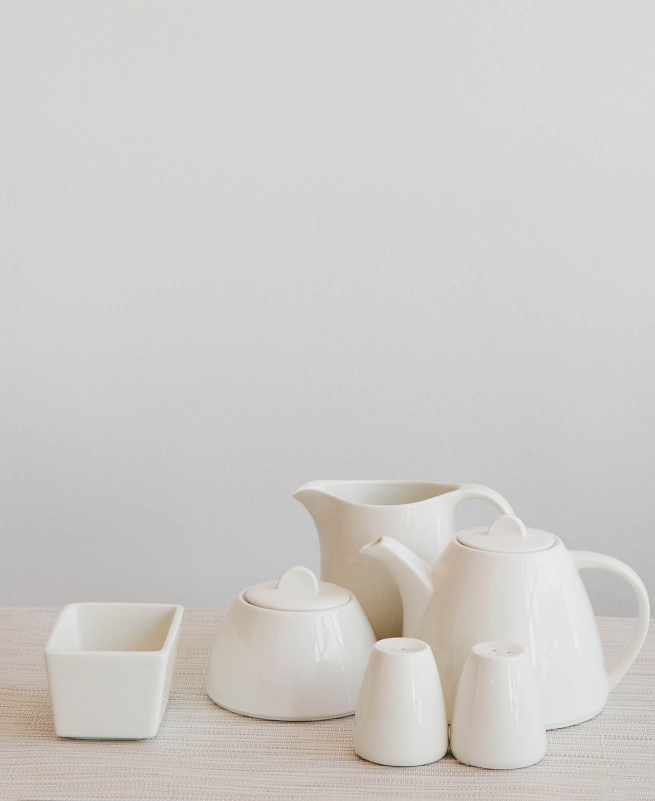 Uke Teapot with Lid - Off White